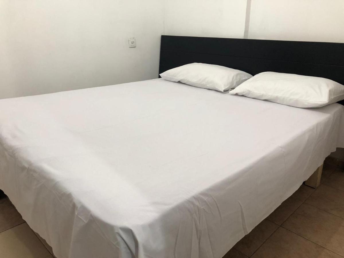 Отель Star Guest- House Or Yehuda Экстерьер фото