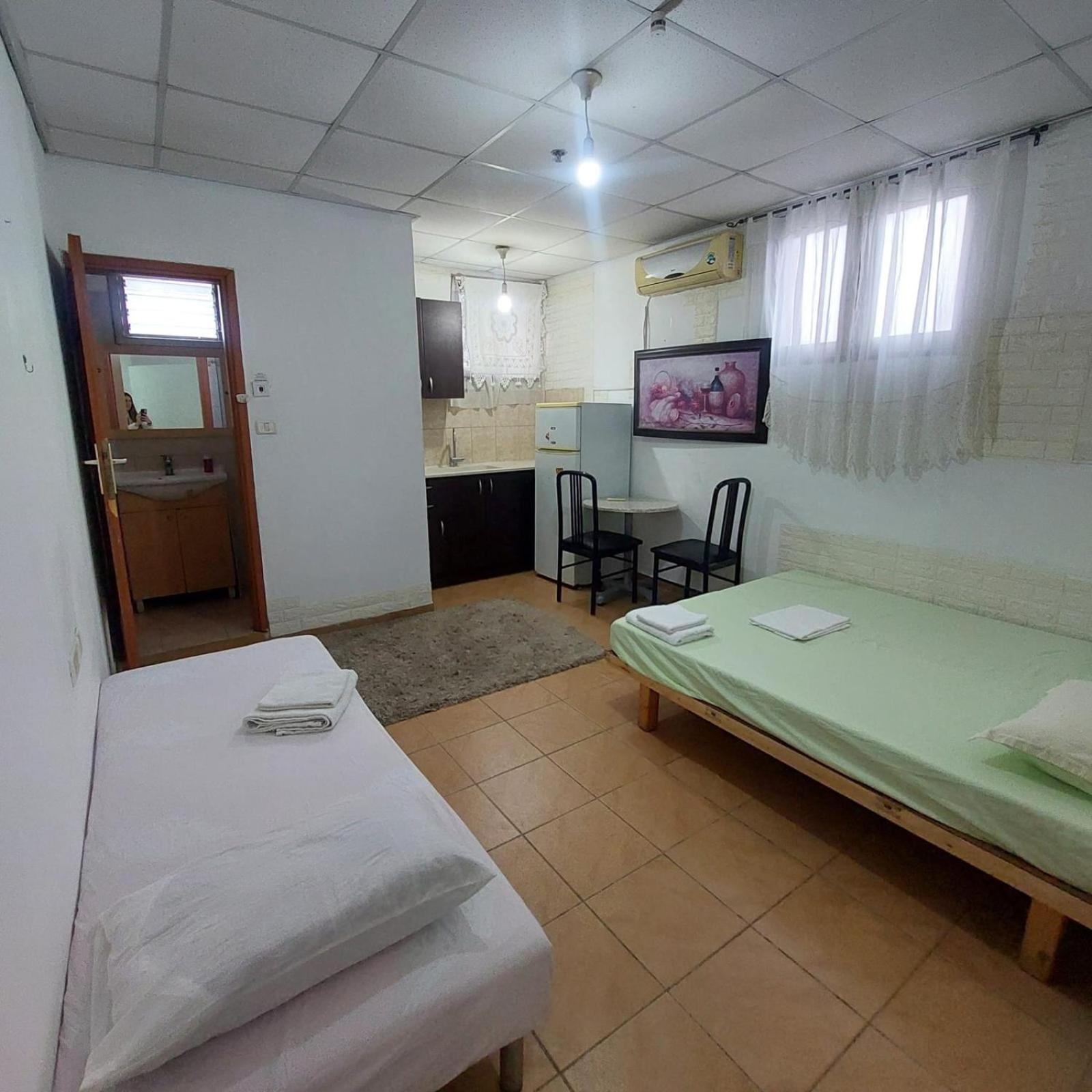 Отель Star Guest- House Or Yehuda Экстерьер фото