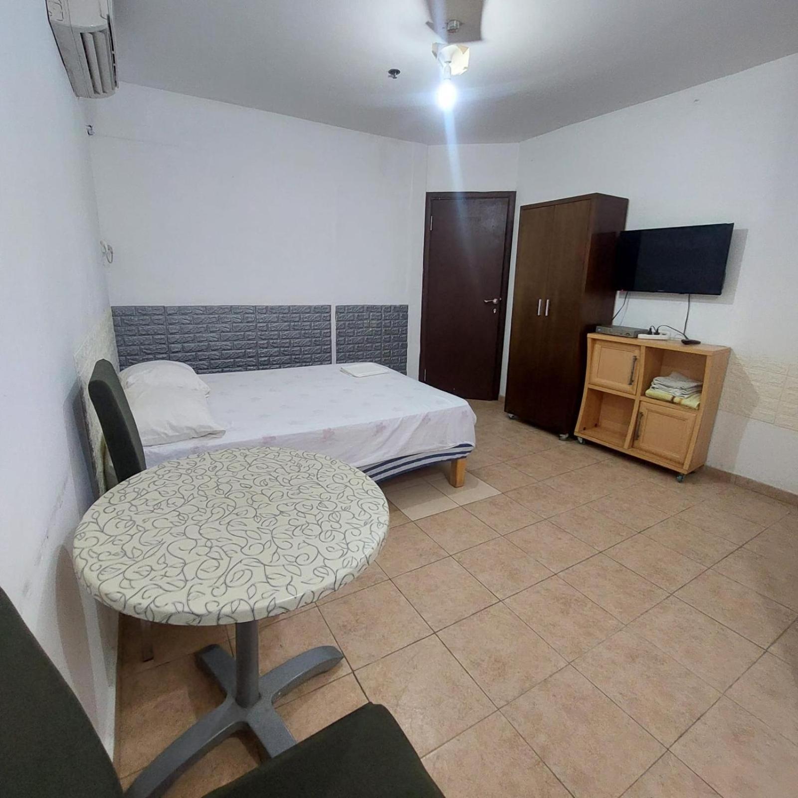 Отель Star Guest- House Or Yehuda Экстерьер фото