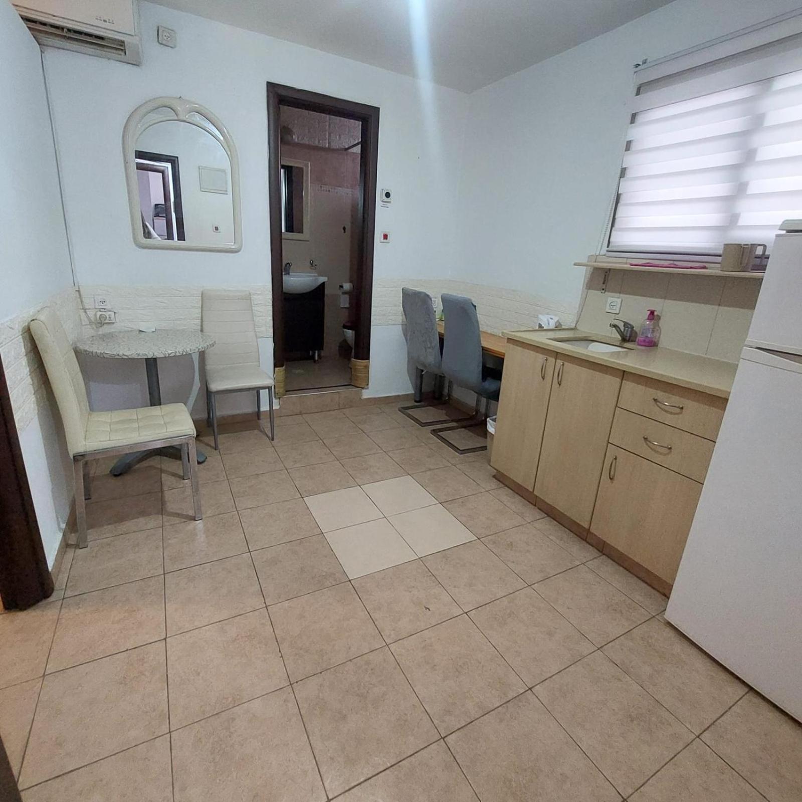 Отель Star Guest- House Or Yehuda Экстерьер фото