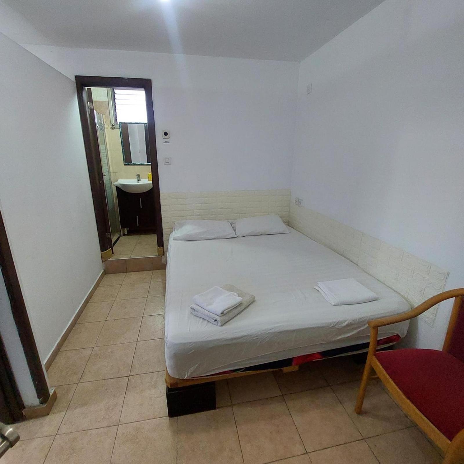 Отель Star Guest- House Or Yehuda Экстерьер фото