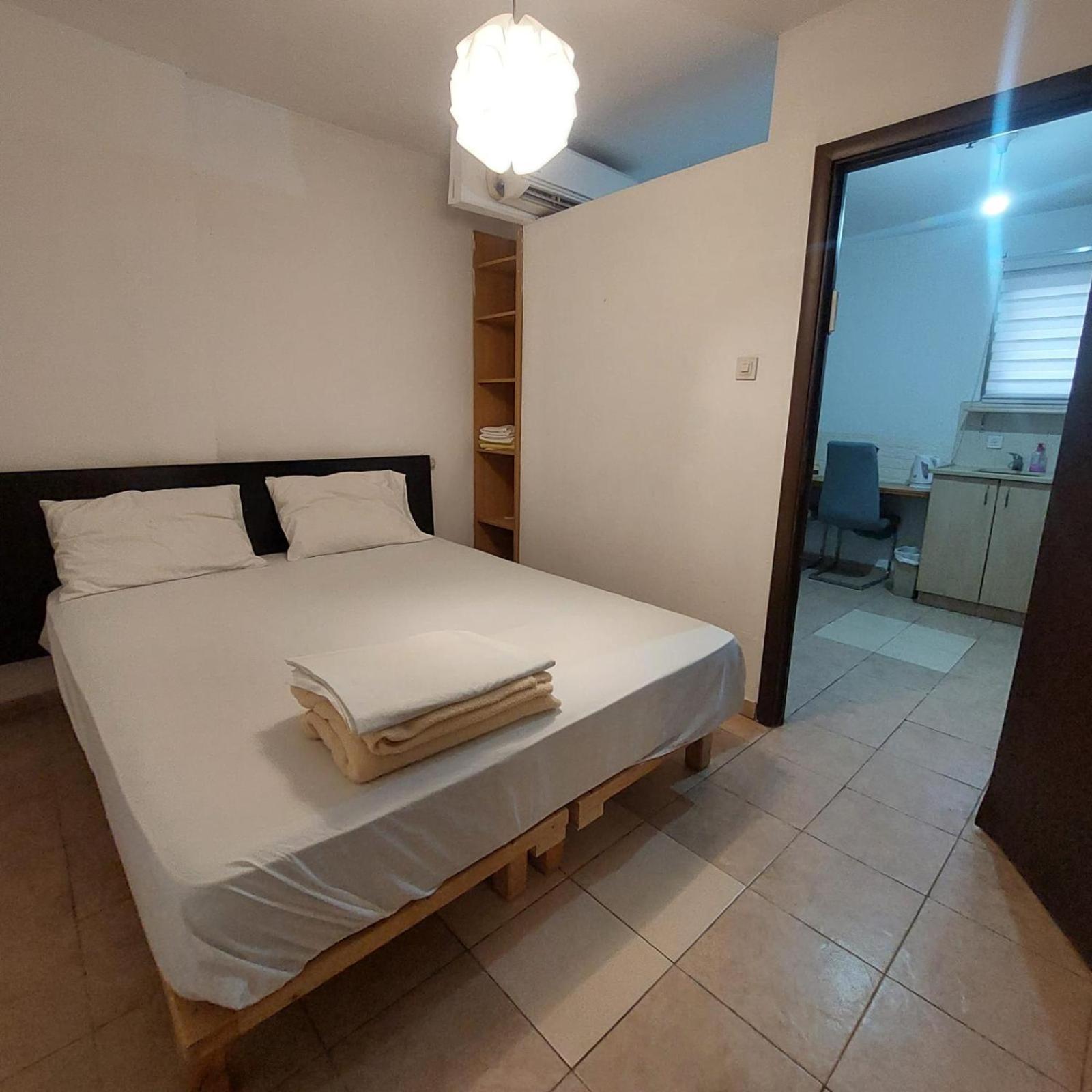 Отель Star Guest- House Or Yehuda Экстерьер фото