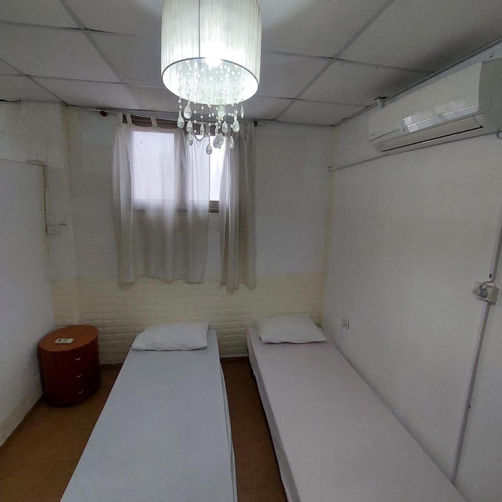 Отель Star Guest- House Or Yehuda Экстерьер фото