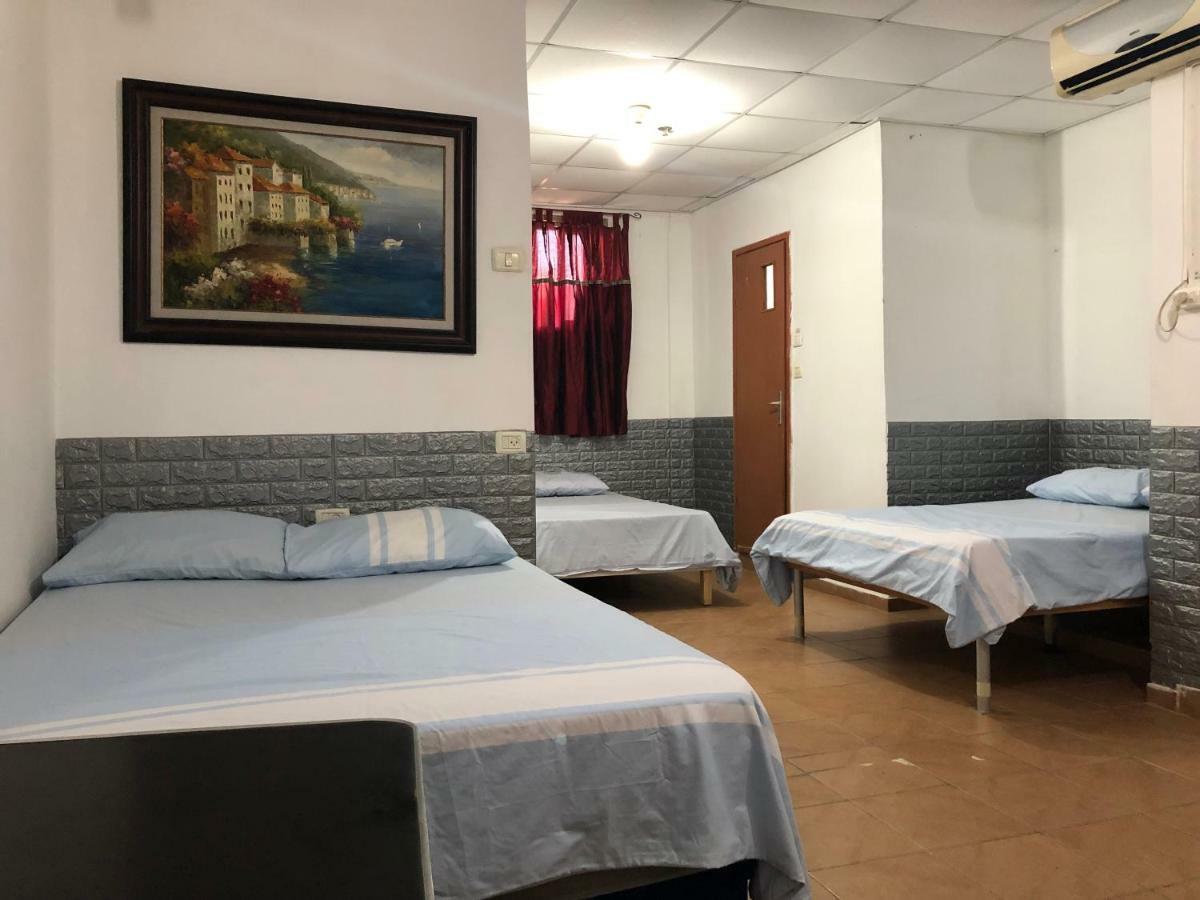 Отель Star Guest- House Or Yehuda Экстерьер фото